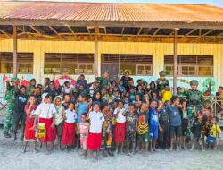 Satgas Pamtas RI–PNG Yonif 136/Tuah Sakti Laksanakan Kegiatan Mengajar di SD Negeri Kalome, Distrik Kalome Tanamkan Disiplin dan Wawasan Kepada Siswa Sejak dini