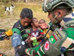 Satgas Yonif 136/Tuah Sakti Hadirkan Patroli Simpatik dan Pelayanan Kesehatan di Kampung Wineri Puncak Jaya Papua Tengah