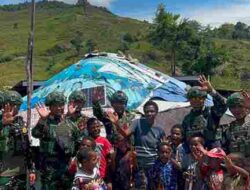 Satgas Yonif 136/Tuah Sakti Salurkan Donasi untuk Adik Liston, Wujud Nyata Kepedulian TNI kepada Masyarakat