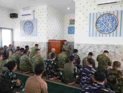 Mohon Doa Kesuksesan Latihan Operasi Terintegrasi TNI, TNI AL Gelar Sholat Hajat dan Santunan Anak Yatim