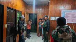 Satgas Yonif 136/Tuah Sakti Bersama Tim Gabungan Berhasil Evakuasi Korban Penembakan di Tolikara Papua Pengunungan