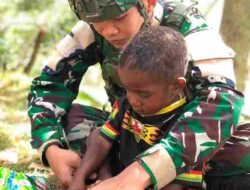 Satgas Yonif 136/Tuah Sakti Laksanakan Anjangsana ke Masyarakat Kampung Agaphe, Wujud Nyata Kepedulian TNI