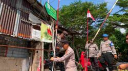 Polsek Batam Kota Bagikan Bendera Merah Putih kepada Warga Ruli Belian Perpat Sambut HUT Ke-81 Kemerdekaan RI
