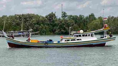 KM PUTRA BULUH DITABRAK KAPAL KARGO DI PERAIRAN PULAU PENGIKIK, KANTOR SAR TANJUNGPINANG LAKUKAN KOORDINASI PENCARIAN