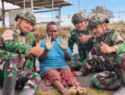 Satgas Yonif Raider 136/Tuah Sakti Gelar Patroli Simpatik dan Pelayanan Kesehatan di Kampung Wineri Puncak Jaya Papua Tengah