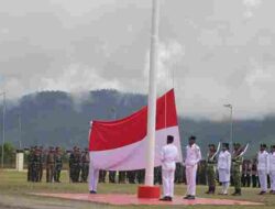 Dansatgas Yonif 136/Tuah Sakti, Letkol Inf Yudi Satria Prabowo, S.H., M.I.P., Ikuti Upacara HUT RI Ke 81, TNI Akan Terus Hadir dan Bersinergi Bersama Pemerintah Serta Masyarakat Puncak Jaya Papua Tengah