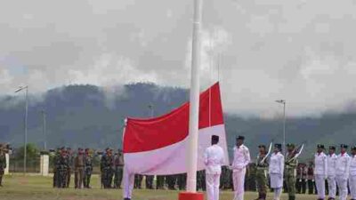Dansatgas Yonif 136/Tuah Sakti, Letkol Inf Yudi Satria Prabowo, S.H., M.I.P., Ikuti Upacara HUT RI Ke 81, TNI Akan Terus Hadir dan Bersinergi Bersama Pemerintah Serta Masyarakat Puncak Jaya Papua Tengah