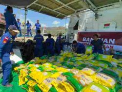 Polri Distribusikan Bantuan Logistik Kapolri untuk Korban Gempa di Pulau Flores