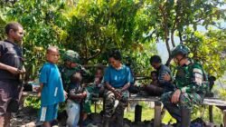 Hangatnya Anjangsana Satgas Yonif 136/TS Bersama Warga Kampung Lambo Puncak Jaya Papua Tengah
