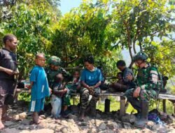 Hangatnya Anjangsana Satgas Yonif 136/TS Bersama Warga Kampung Lambo Puncak Jaya Papua Tengah