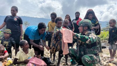 Satgas Yonif 136/TS Laksanakan Anjangsana, Pererat Silaturahmi dan Kepedulian kepada Masyarakat di Kampung Wongdama Puncak Jaya Papua Tengah