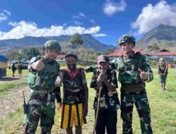 Pererat Silaturahmi, Satgas Yonif 136/TS Anjangsana ke Petani Kampung Dolinggame Puncak Jaya Papua Tengah
