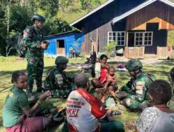 Pererat Silaturahmi, Satgas Yonif 136/Tuah Sakti Anjangsana ke Masyarakat Tinggi Nambut Puncak Jaya Papua Tengah