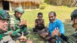 Satgas Yonif 136/Tuah Sakti Laksanakan Komsos di Kampung Kalome Puncak Jaya Papua Tengah