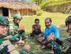 Satgas Yonif 136/Tuah Sakti Laksanakan Komsos di Kampung Kalome Puncak Jaya Papua Tengah