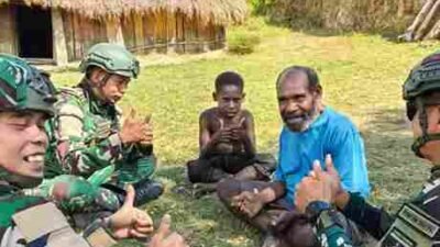 Satgas Yonif 136/Tuah Sakti Laksanakan Komsos di Kampung Kalome Puncak Jaya Papua Tengah
