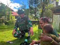 Satgas Yonif 136/Tuah Sakti Layani Kesehatan Warga Tinggi Nambut Puncak Jaya