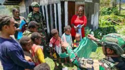Satgas Yonif 136/TS Laksanakan Anjangsana Guna Pererat Silaturahmi dan Berbagi Kepedulian di Kampung Waden Goba Puncak Jaya