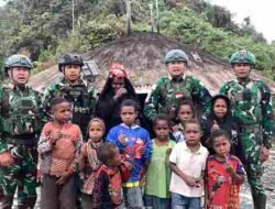 Satgas Yonif Raider 136/Tuah Sakti Melalui Pos Puncak Senyum Melaksanakan Patroli Keliling Simpatik di Kampung Irimuli Distrik Puncak Senyum Puncak Jaya