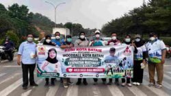 Kwalitas Udara Batam Masuk Kategori Tidak Sehat, Ketua IWbA Kota Batam bersama Ketua Koni Batam Bagikan 2.500 Masker Kepada Pengguna Jalan Raya