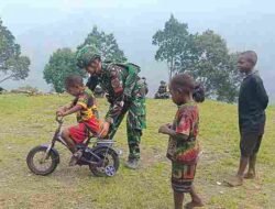Satgas Yonif 136/Tuah Sakti Pererat Silaturahmi,Hadir Untuk Masyarakat, Bersama Menjaga Papua Tetap Aman dan Damai