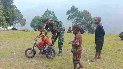 Satgas Yonif 136/Tuah Sakti Pererat Silaturahmi,Hadir Untuk Masyarakat, Bersama Menjaga Papua Tetap Aman dan Damai