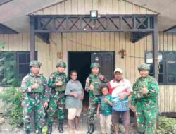 SATGAS YONIF 136/TUAH SAKTI LAKSANAKAN ANJANGSANA, WUJUD KEPEDULIAN TNI KEPADA MASYARAKAT DI KAMPUNG LUNGGUNERI PUNCAK JAYA PAPUA