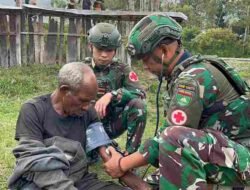 Satgas Yonif 136/Tuah Sakti Hadirkan Pelayanan Kesehatan bagi Warga Tinggi Nambut Puncak Jaya Papua Tengah