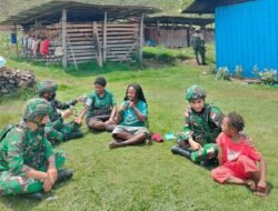 Satgas Yonif 136/Tuah Sakti Pererat Silaturahmi dan Hadirkan Kepedulian bagi Warga Kp 55 Puncak Jaya Papua Tengah